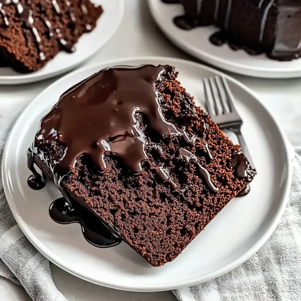 Decadent Chocolate Pound Cake That's Moist and Irresistible 2 2428cc60 3928 47a4 8f5d